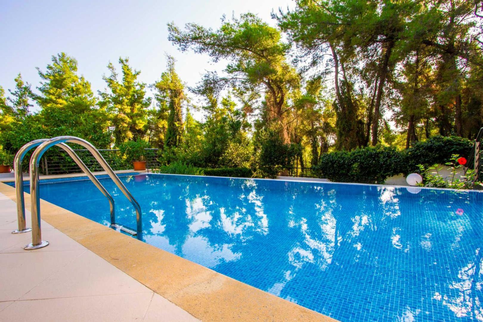 Hera'S Resort With Private Pool And Lush Garden Sani  Esterno foto